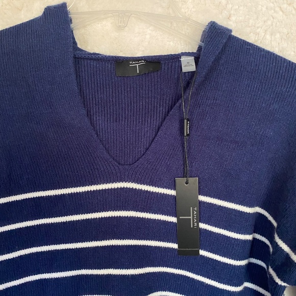 Tahari lightweight hoodie sweater - Picture 6 of 13